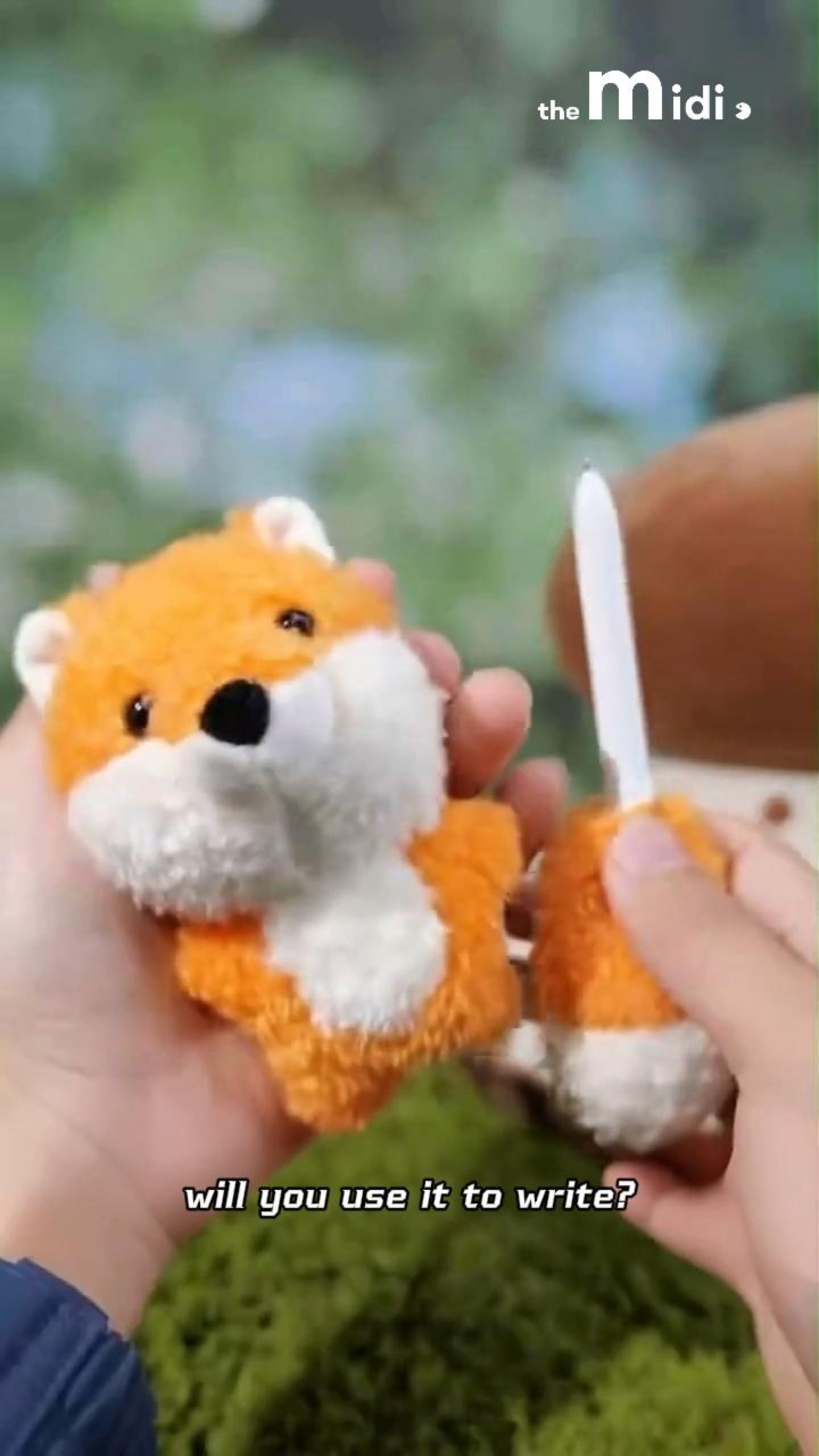 The Midi - a doll-shaped writing pen.