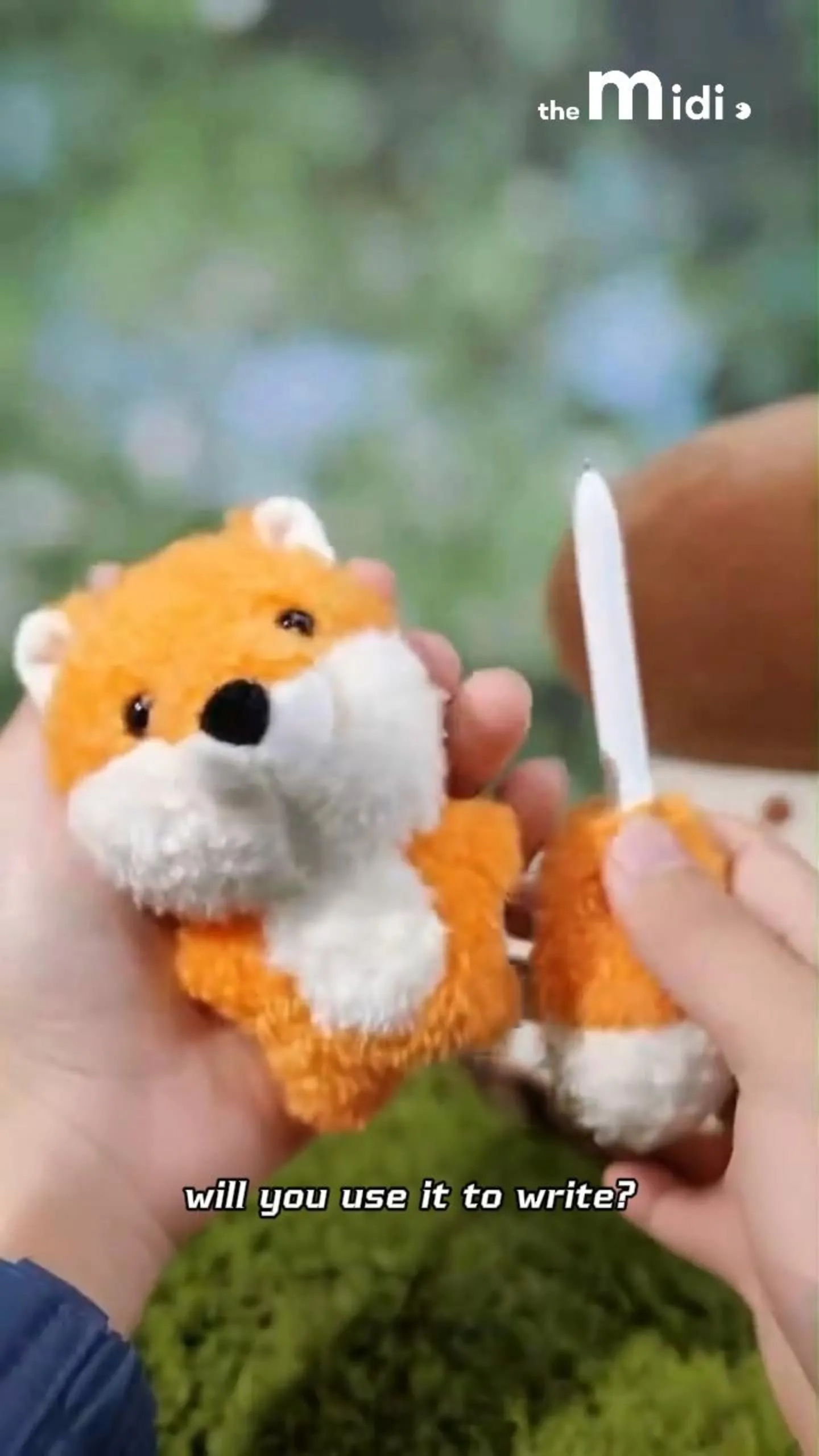 The Midi - a doll-shaped writing pen.